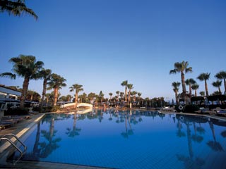 Hawaii Grand Hotel & Resort Swimming Pool