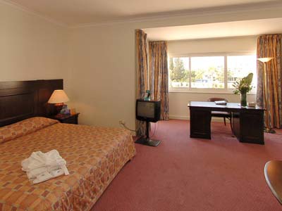 Hilton Park Nicosia-One bedroom Suite,working area
