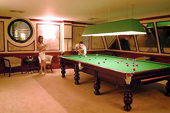 Palm Beach Hotel & Bungalows - Billiards' Room
