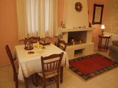 Katalagari Country Suites - Dining Area & Fireplace