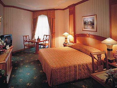 The Metropolitan Palace Hotel - Room